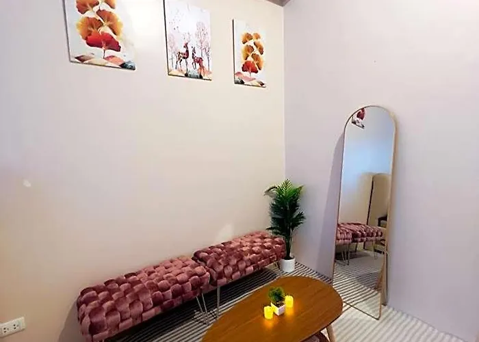 Cozy At Eighty One Newport Blvd Across Naia Terminal 3 호텔 마닐라