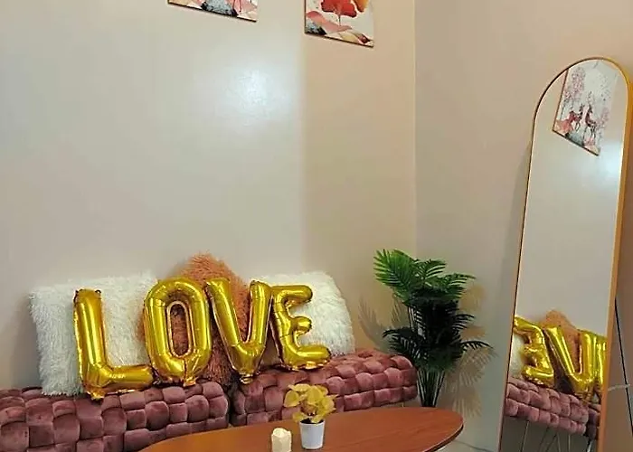 Cozy At Eighty One Newport Blvd Across Naia Terminal 3 호텔 마닐라